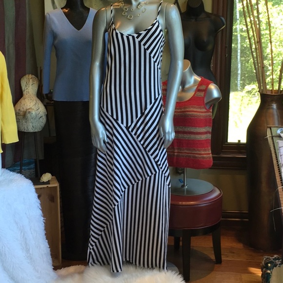 American Rag Dresses & Skirts - American Ragcie Black & White Striking Maxi. NWOT